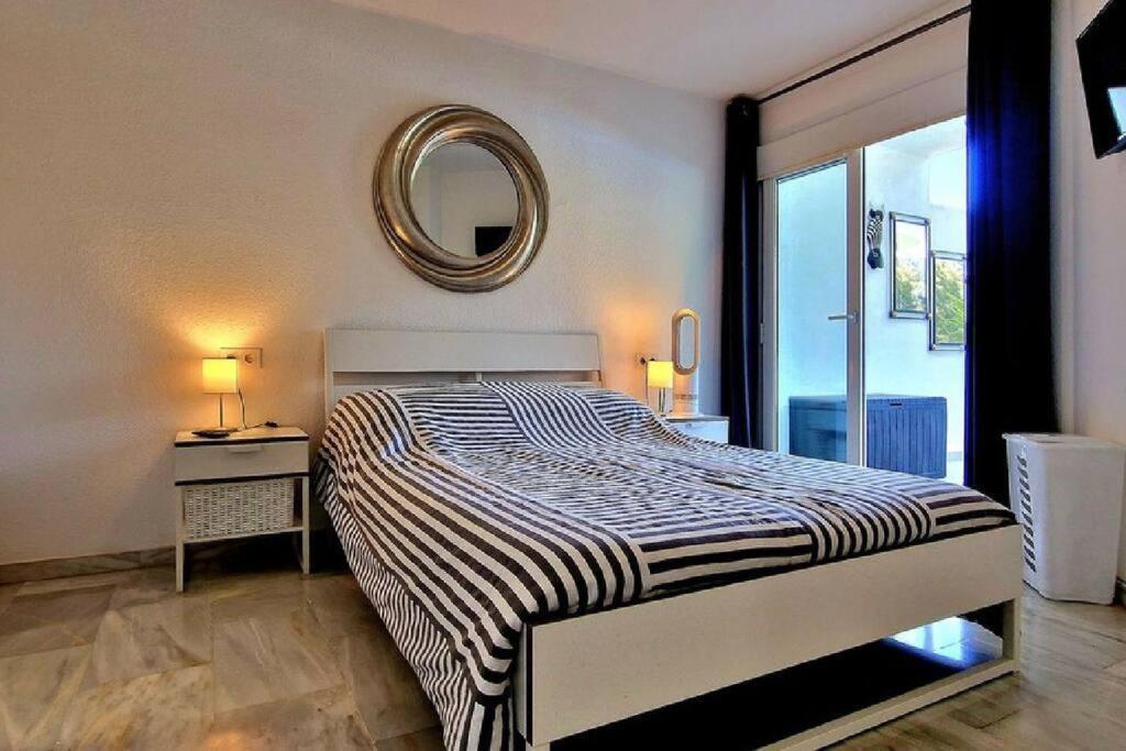 5* Stunning Golf & Sea Apartment 미하스 외부 사진